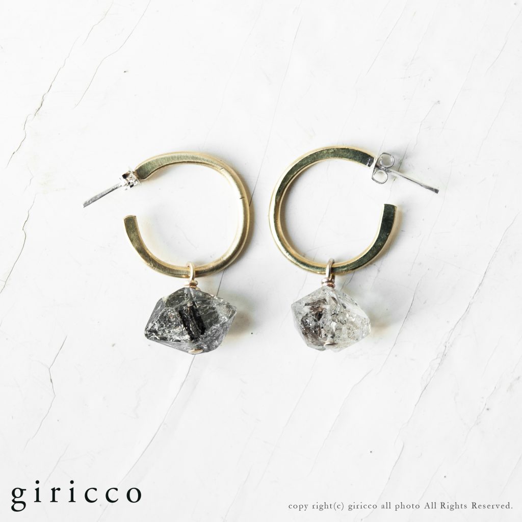 タールインクォーツのピアス(giricco アトリエアクセサリー)